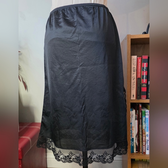Vintage Mel Lin Half Slip Lace Hem Black Nylon Size Medium - Picture 4 of 10